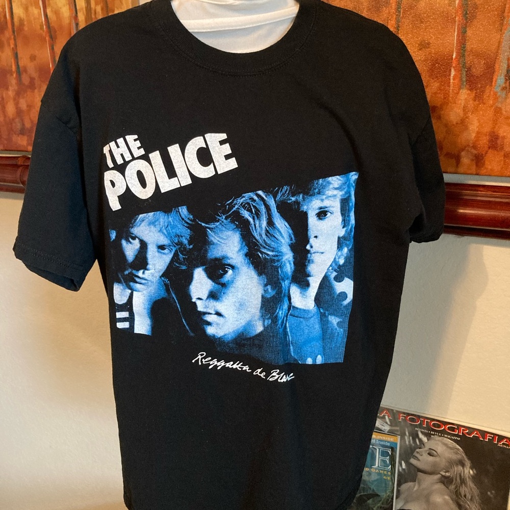 The police “Reggatta de Blanc” T-shirt sewn in tag M